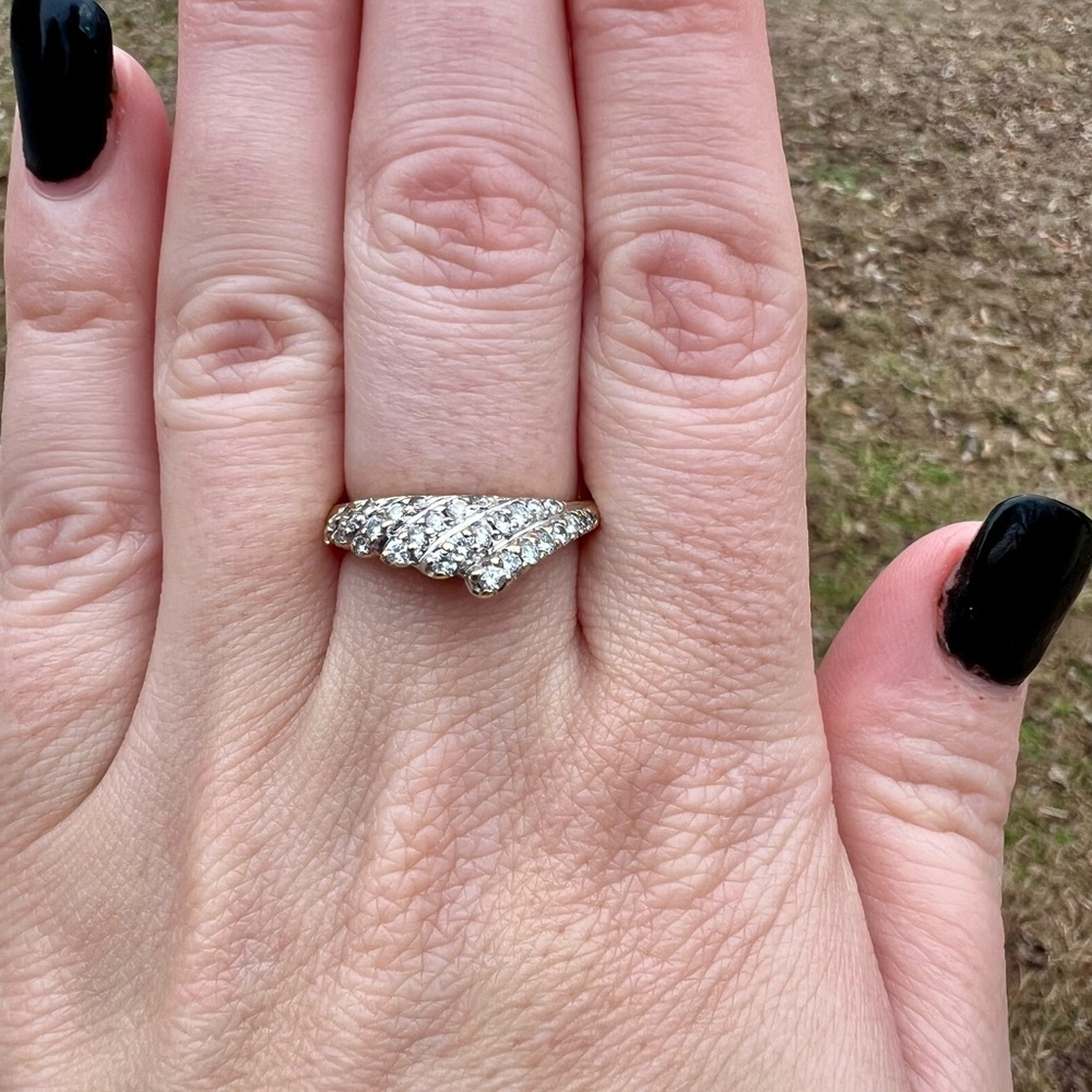 Unique Fan 14K Yellow Gold Diamond Asymmetrical Ring Size 8.25